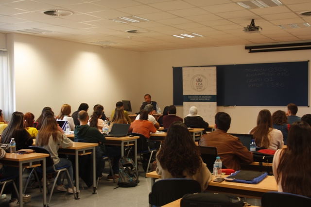 Conferencia sobre  “Experiencias de una vida profesional en la diplomacia española” en la Facultad de Algeciras