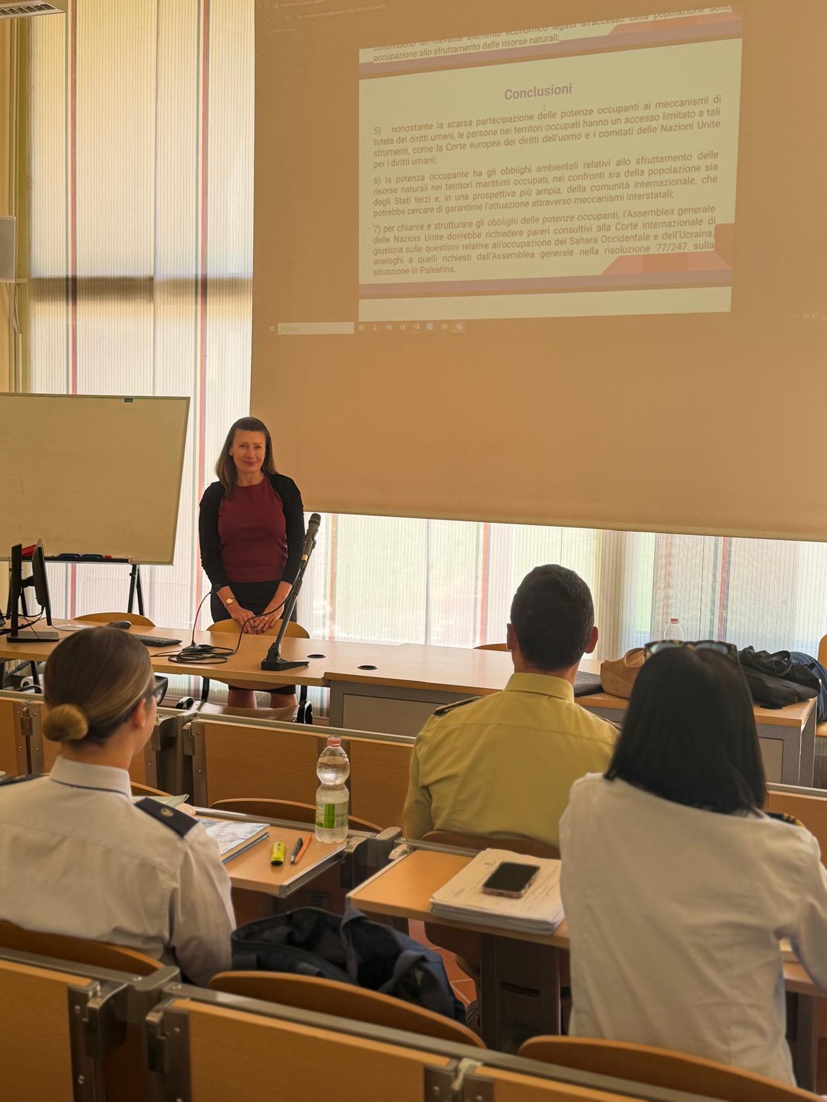 CONFERENCIA DE LA PROFESORA OLENA NIHREIEVA SOBRE “LA OCUPACIÓN BÉLICA MARÍTIMA Y LA EXPLOT...